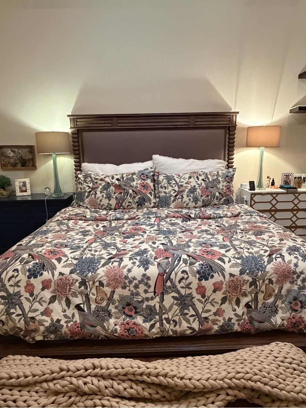 Pottery Barn - Ivory Bloom Sateen Duvet Cover & 2 King Shams - Picture 10 of 12